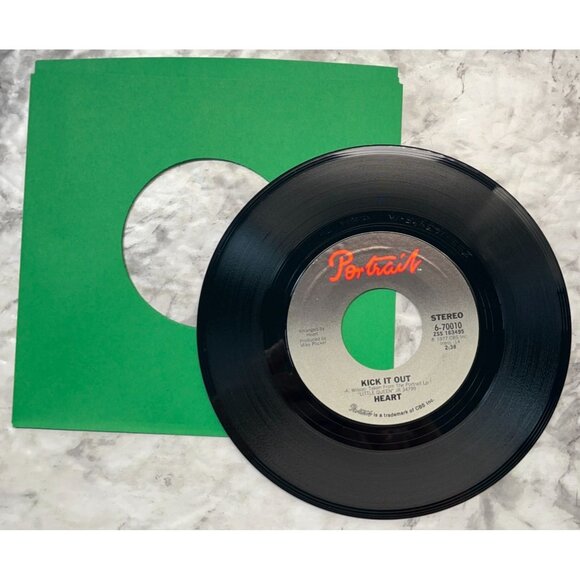 Heart Kick it Out / Go On Cry 45 Classic Rock 70s Vinyl Portrait Records VG+ - Picture 3 of 6